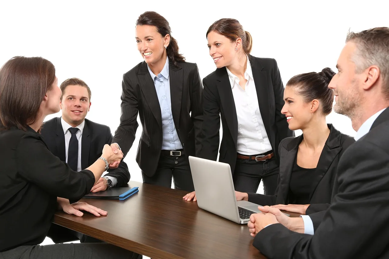 فرق CRU Group تتعاون